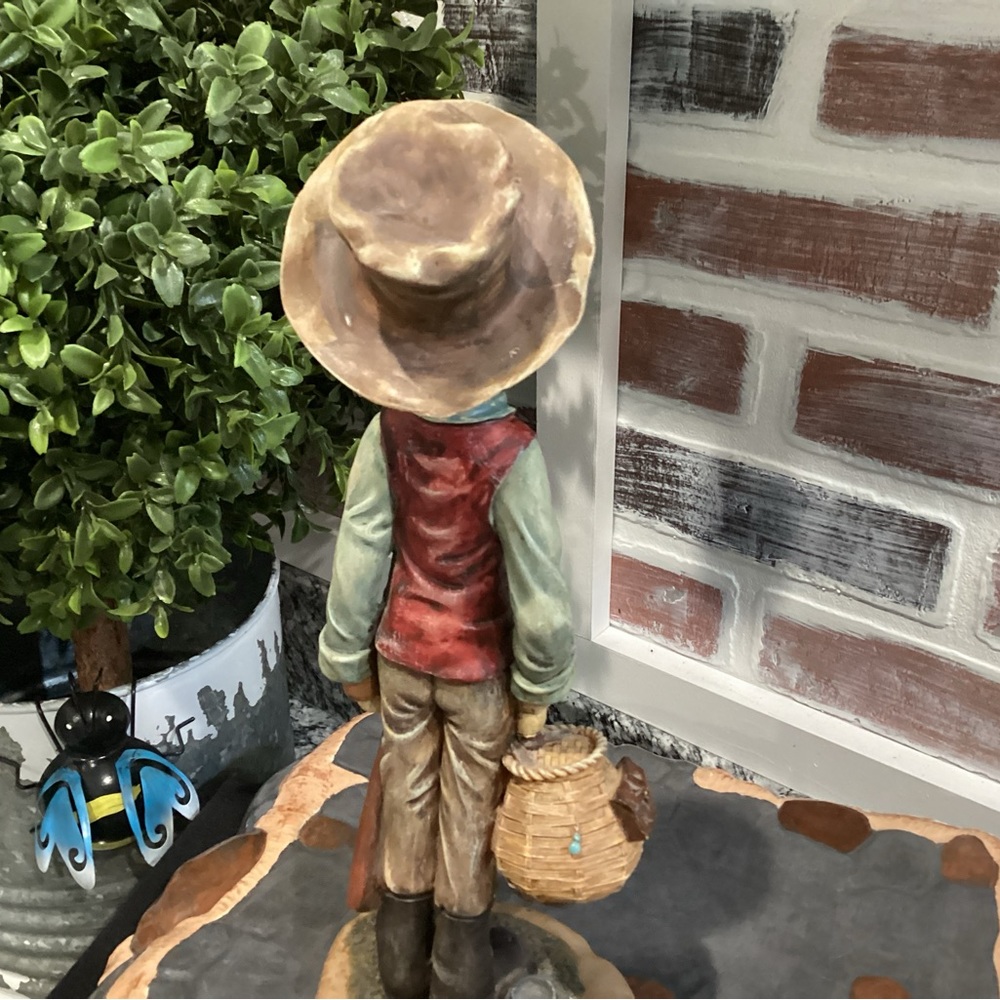 🟢 Vintage “Boy Gone Fishing” Awesome Statue Great Decor piece - Nicely Detailed - Picture 6 of 13